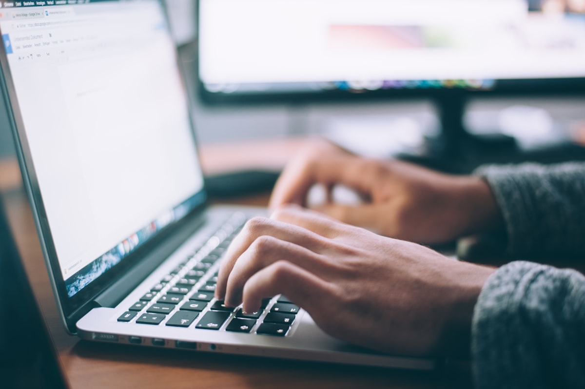 Intelligence artificielle et formalités juridiques : comment l'IA transforme la création d'entreprise